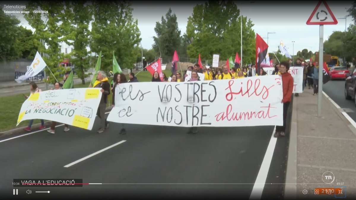 viktorbir's tweet photo. Quina decepció que no hi digui «El vostre fillat, el nostre alumnat»
Cc: @pauetvidal @bibiloni https://t.co/yUXC21SvMD