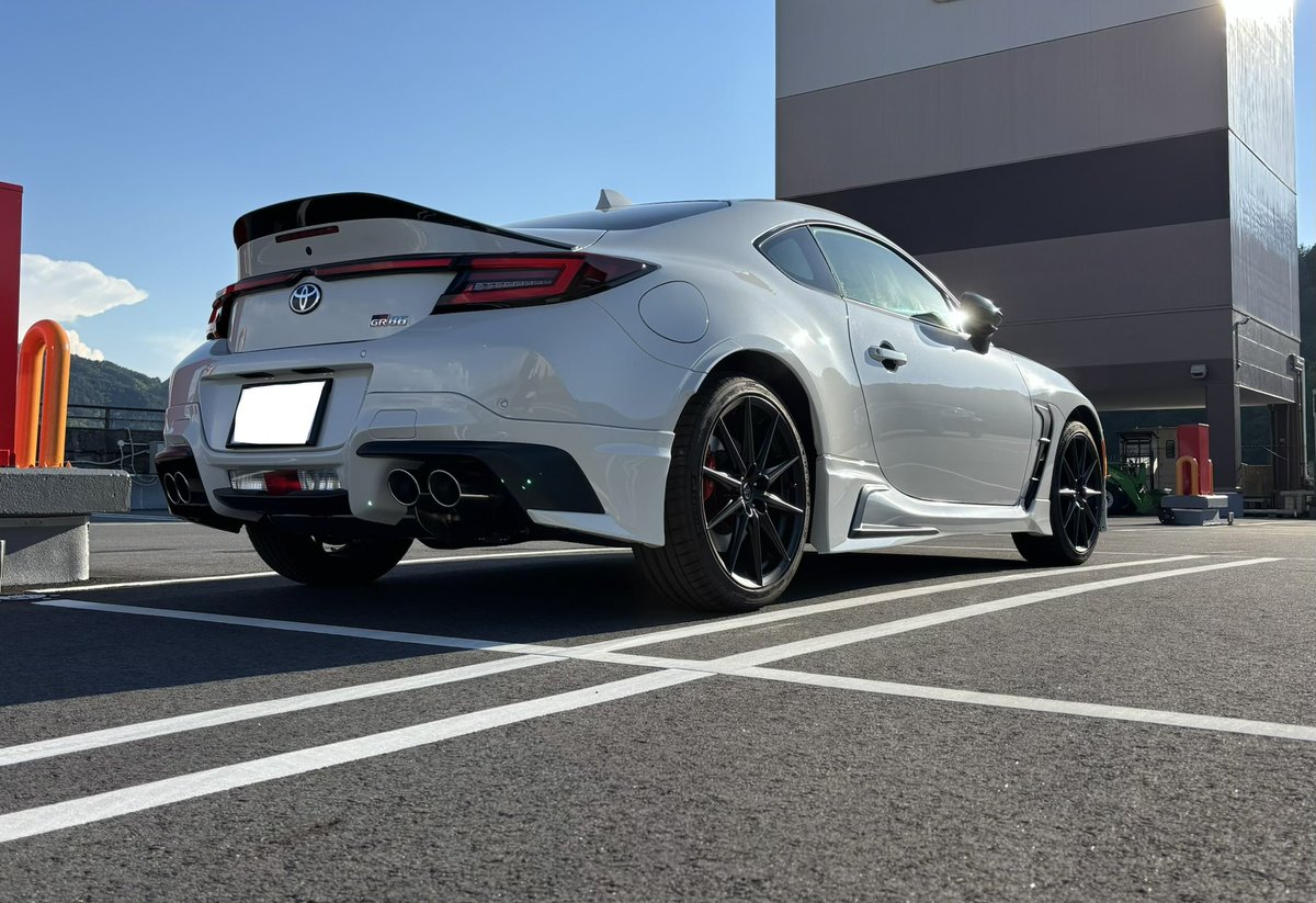 一文字テール好き嫌い別れると思うけど僕は今のNSXみたいでカッコいい