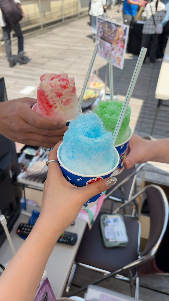 設営完了です💠🦋 暑くてかき氷で乾杯…！！！ 二日間よろしくお願いし
