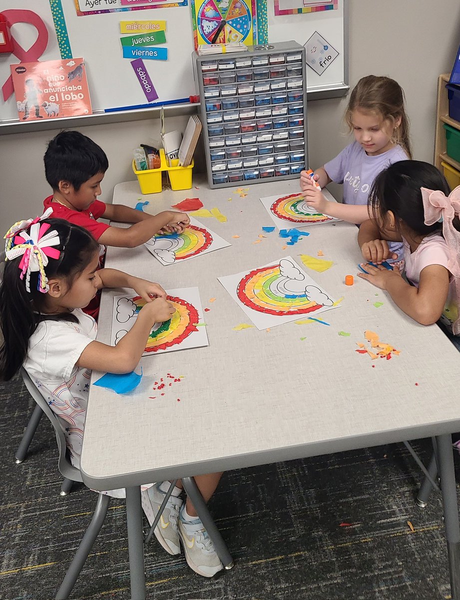 Ms_VillamizarBL's tweet photo. R for rainbow, what a beautiful craft our kindergarteners made. BONUS the most candid moment in @CLFoster2020 Bachelorette Kindergarten edition! #BestTeam #kindergarten #ABCCountdown #RainbowMagic #MRobPRIDE @MRobinsonElem https://t.co/l008B8BO9z