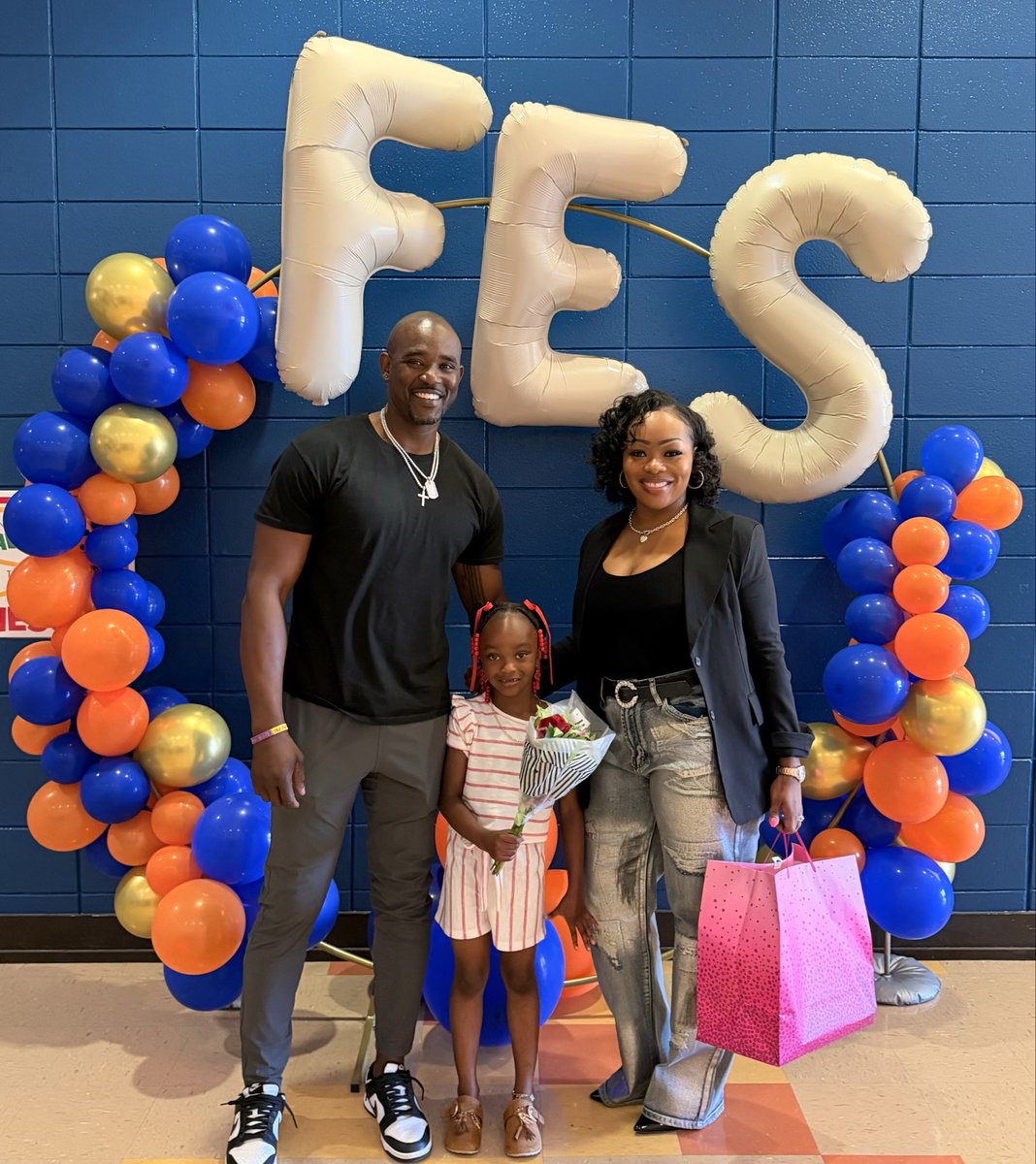 CoachHouston's tweet photo. My baby girl finished kindergarten today the next chapter is 1st grade! A young lady who conquered kindergarten, 1st grade here she comes #daddygirl https://t.co/t3Tx1O9xuG