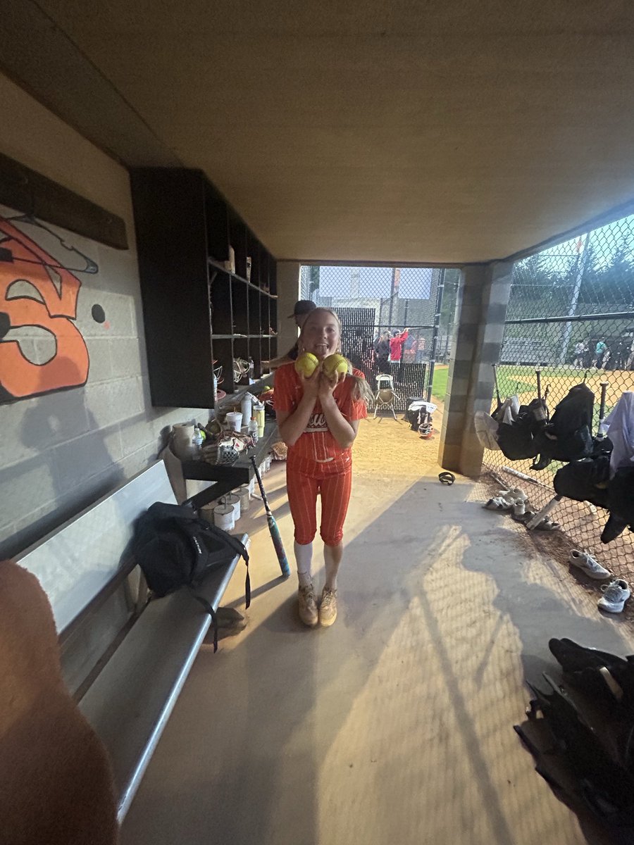 Zoeyw_2's tweet photo. With tonights 4th round win, I had 2 bombs  and then got intentionally walked the next 3 at bats! Feels good to have that type of respect. https://t.co/gvtlIpv9Er