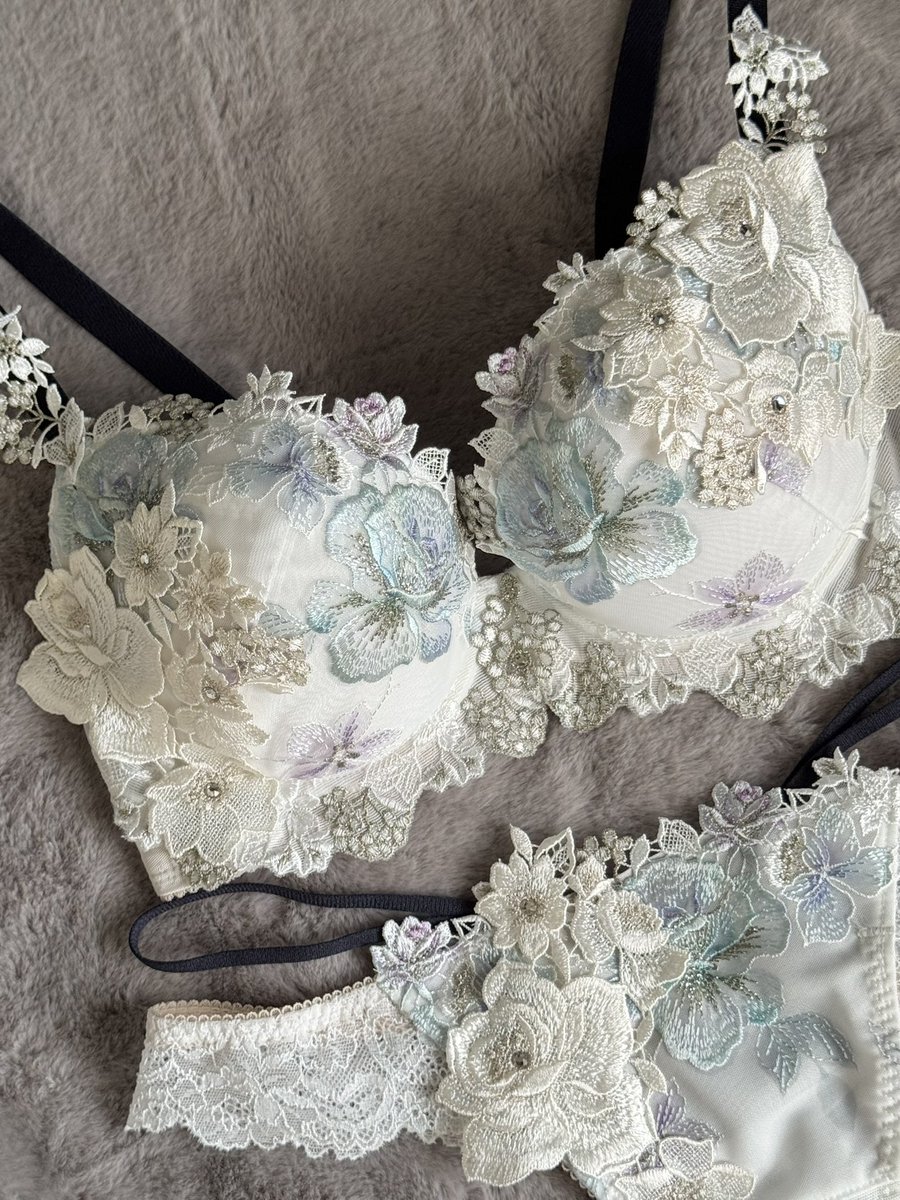 LingerieNote's tweet photo. ピンクと迷ってまずはこっち
実物見たら買わずにいられなかった🤤 https://t.co/lZv93BPzHy