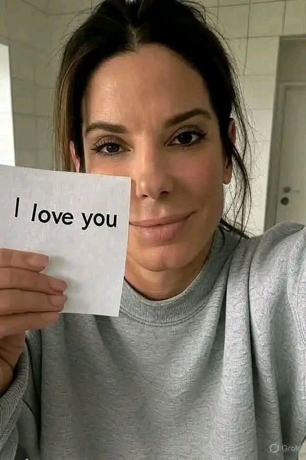 Sandra Bullock tweet media