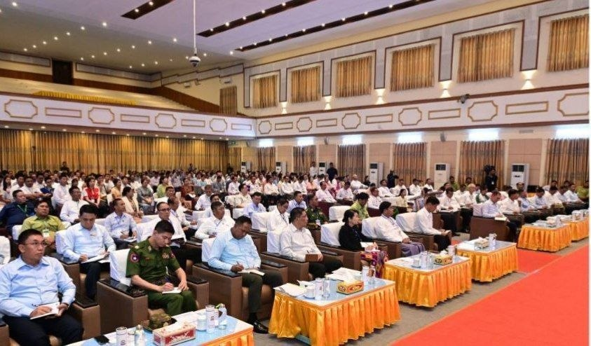ViewsofMM22's tweet photo. Mandalay Region is in a satisfactory position in terms of  the cultivation and production  of 14 key crops, and continued efforts are  encouraged to achieve even higher tar gets, said U Min Aung Hlaing, President  of the Republic of the Union of #Myanmar,  at a meeting with departmental officials  and micro, small and medium enterprise  businesspersons at the city hall in Mandalay on 15 May.
-----#WhatsHappeningInMyanmar #MyanmarFactCheck  
The President stressed that the national economic development must be  promoted by encouraging and supporting  agro-based industries as well as micro,  small, and medium-sized enterprises  (MSMEs).