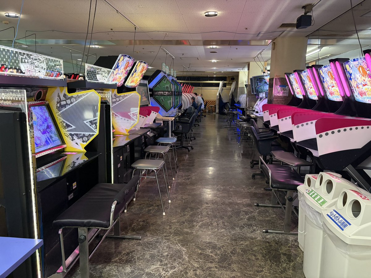 偽なすか tweet media