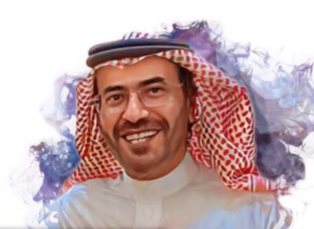 Lafi_Almzwedi's tweet photo. الاديب جمعه بن جارد الشراري… رحمه الله رجلٌ عاش بالأدب ورحل بسيرةٍ لا تُنسى

بعض الرجال لا يكفيهم رثاء، لأنهم لم يكونوا مجرد أسماء عابرة في حياة الناس، بل كانوا أثرًا من الطيب والهدوء والخلق الرفيع، فإذا غابوا شعرت أن شيئًا من الزمن الجميل قد رحل معهم.
وهكذا كان الأديب والشاعر والمربي الفاضل جمعه بن جارد الشراري أبو يزيد رحمه الله.
عرفه الناس رجلًا هادئًا، وقورًا، متواضعًا، نظيف القلب واللسان، لا يجرح أحدًا، ولا يتعالى على أحد، ولا يحمل في قلبه ضغينة لأحد. كان قريبًا من الناس بصورة صادقة، محبوبًا بينهم، يفرض احترامه بأخلاقه وهدوئه وطيب حديثه قبل أي شيء آخر.
وكان إذا حضر مجلسًا حضر معه الوقار والراحة، وإذا تحدث أنصت الجميع لكلامه، لأن كلماته كانت تخرج من قلبٍ صادق، وعقل أديب، ونفسٍ تعرف قيمة الحرف والناس والحياة.
عرفه الجميع أديبًا راقيًا وشاعرًا صادقًا، يحمل في شعره جمال المعنى وصدق الإحساس، فكانت قصائده تصل إلى القلوب ببساطتها وعمقها، بعيدًا عن التصنع والتكلف. وكان في الشعر الشعبي قريبًا من الناس، يكتب بإحساس الإنسان قبل براعة الشاعر، ولذلك بقي أثره في النفوس قبل الأوراق.
ولم تكن مآثر أبي يزيد في الأدب وحده، بل كان مربيًا فاضلًا أفنى عمره في التعليم وغرس الأخلاق والقيم والاحترام، فخرجت من تحت يديه أجيال تعرفه بالأثر الطيب، والكلمة الجميلة، والنصيحة الصادقة، والموقف النبيل.
ثم ابتلاه الله بالمرض، فكان مثالًا للصبر والرضا والإيمان الجميل، يتألم بصمت المؤمن المحتسب، ويبتسم رغم الوجع، ويخفي ألمه حياءً من أن يثقل على من حوله، حتى بقيت صورته في قلوب الناس كما عرفوه دائمًا؛ رجلًا صادقًا، جميل السيرة، طيب النفس.
وحين اشتد عليه المرض ظهرت محبة الناس الحقيقية له، فالتف حوله الأوفياء، ودعت له القلوب، لأن الرجال أصحاب السيرة الطيبة لا يُنسون، ولأن المحبة الصادقة لا تصنعها المناصب ولا الشهرة، بل تصنعها الأخلاق والمواقف والعِشرة الطيبة.
فقدت منطقة الجوف وقبيلته، قامةً أدبية وتربوية وإنسانية نادرة، وافتقدت المجالس رجلًا كان يزينها بأدبه وهدوئه وكلماته الطيبة واحترامه للجميع، لكن أمثال أبي يزيد لا يرحلون بالكامل، لأن الأثر الطيب يبقى حيًا في القلوب، ولأن الرجال الصادقين تبقى سيرتهم أطول من أعمارهم.
رحم الله الأديب والشاعر والمربي الفاضل جمعه بن جارد الشراري أبو يزيد رحمة واسعة، وغفر له، وأكرم نزله، ووسع مدخله، وجعل ما قدمه من علم وأدب وتربية وخلق وشعر في موازين حسناته، وألهم أبناءه وأهله ومحبيه الصبر والسلوان.
إنا لله وإنا إليه راجعون
#جمعه_بن_جارد_الشراري
