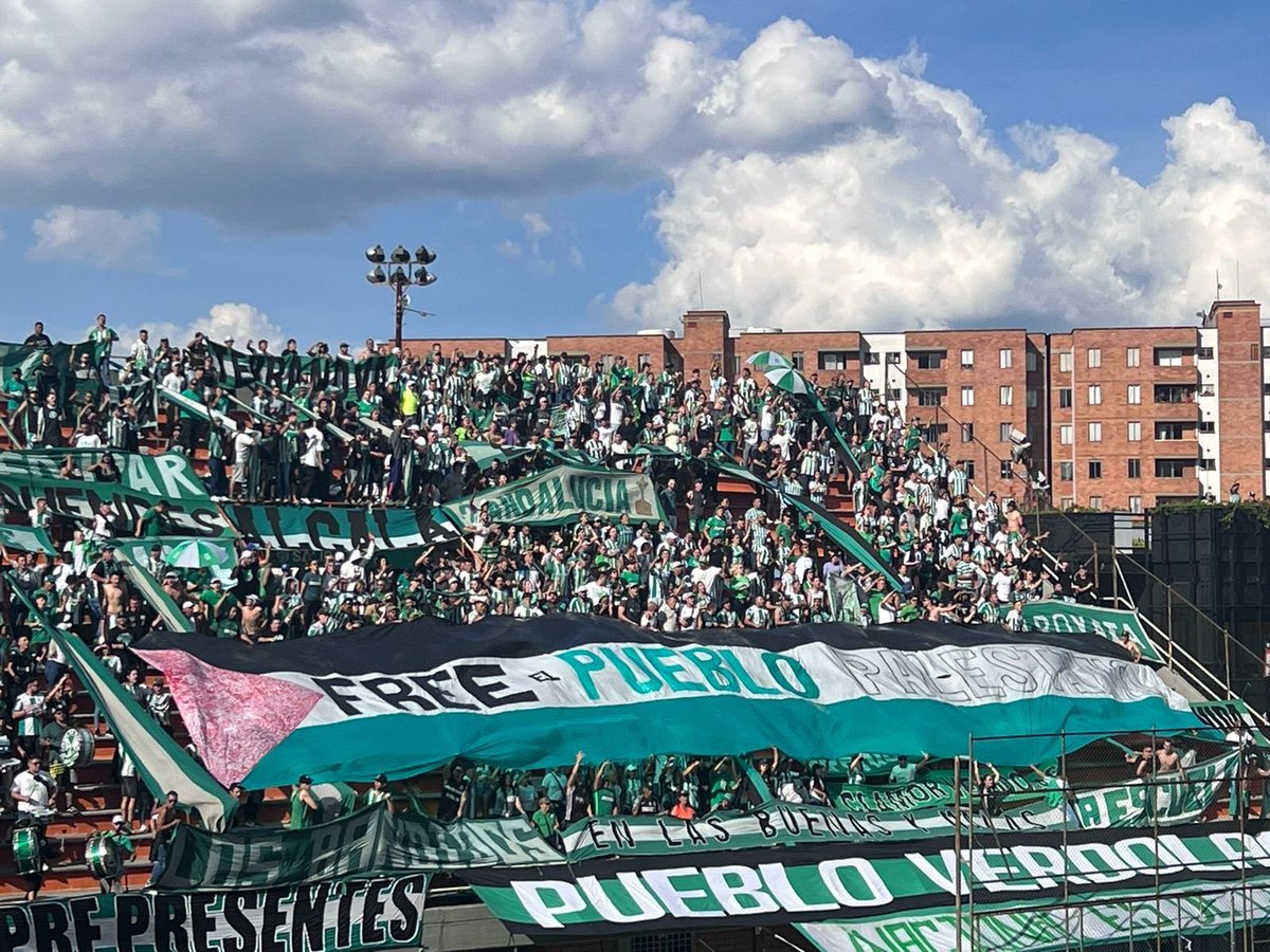 Antifa_Ultras tweet media
