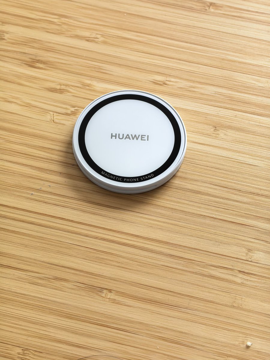 Eseminimalism's tweet photo. HUAWEIのスマホリング
安っぽいけどおしゃれ🤣 https://t.co/9N4CkyEmH0