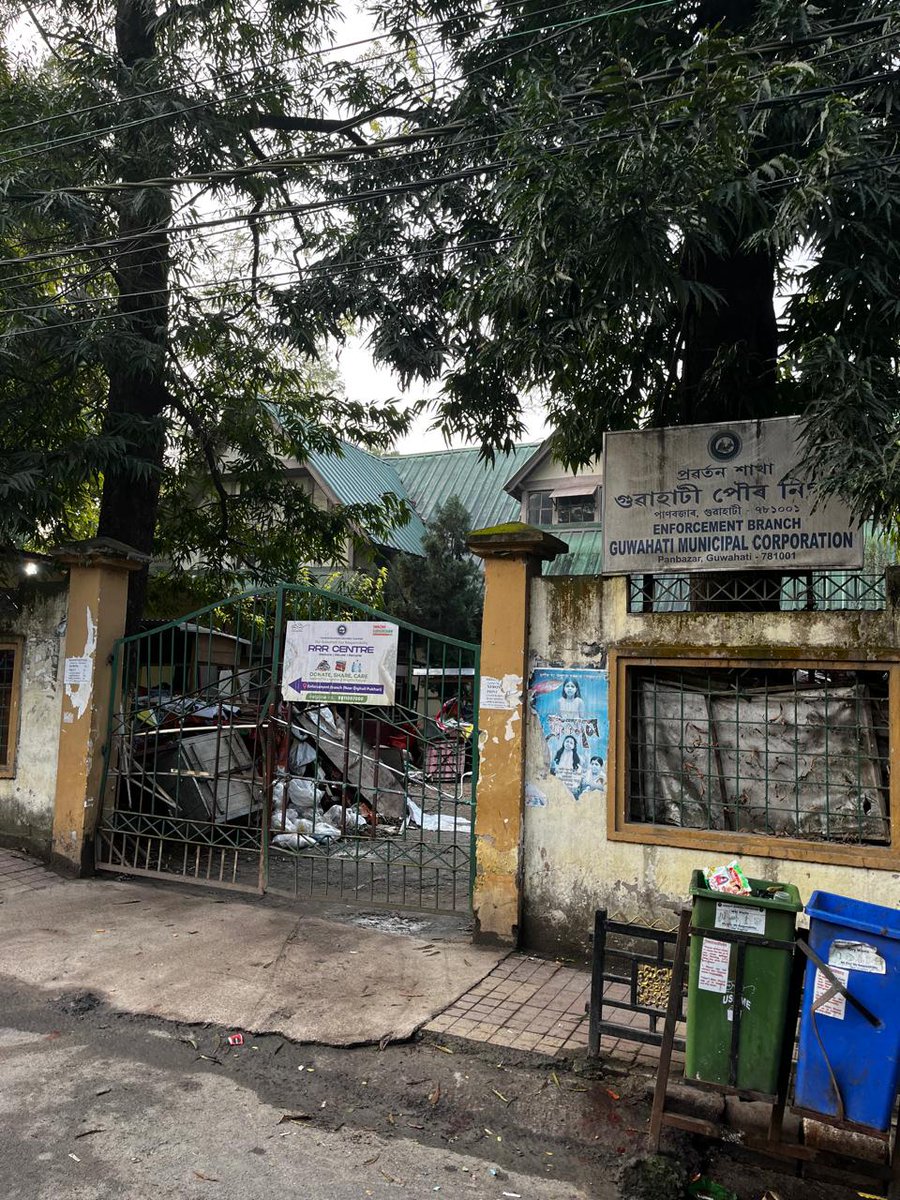 mrinaltalukdar8's tweet photo. Nabin Chandra Bardoloi Hall (Curzon Hall), located in one of the most beautiful parts of Guwahati, houses a beautiful library inside. However, it has been turned into  enforcement branch office of GMC. @idipluranjan https://t.co/DEfaFcsf3q