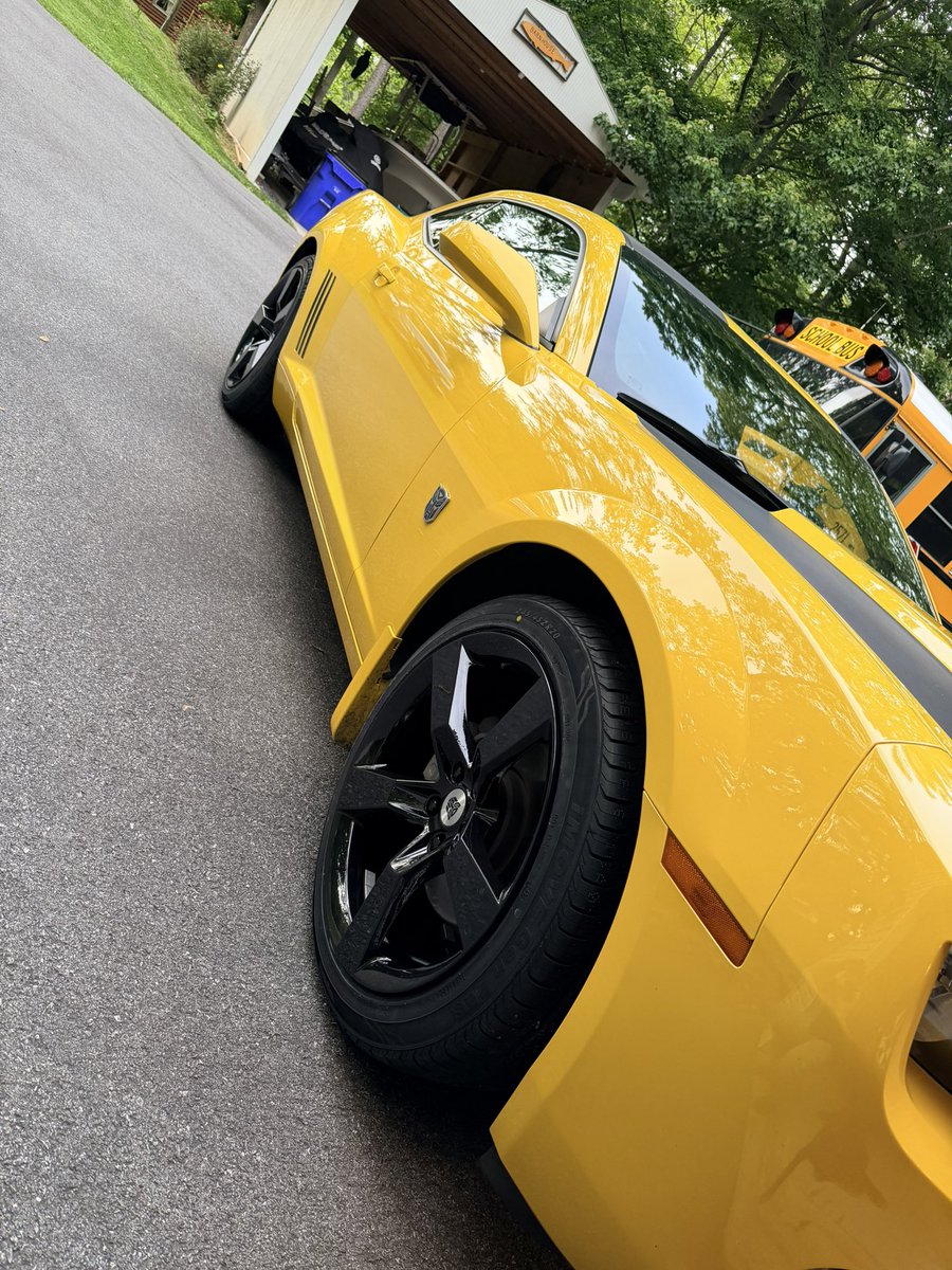 ForgottenJedi87's tweet photo. Bumblebee got some new wheels and tires🐝🐝 https://t.co/MJvPwUSytq