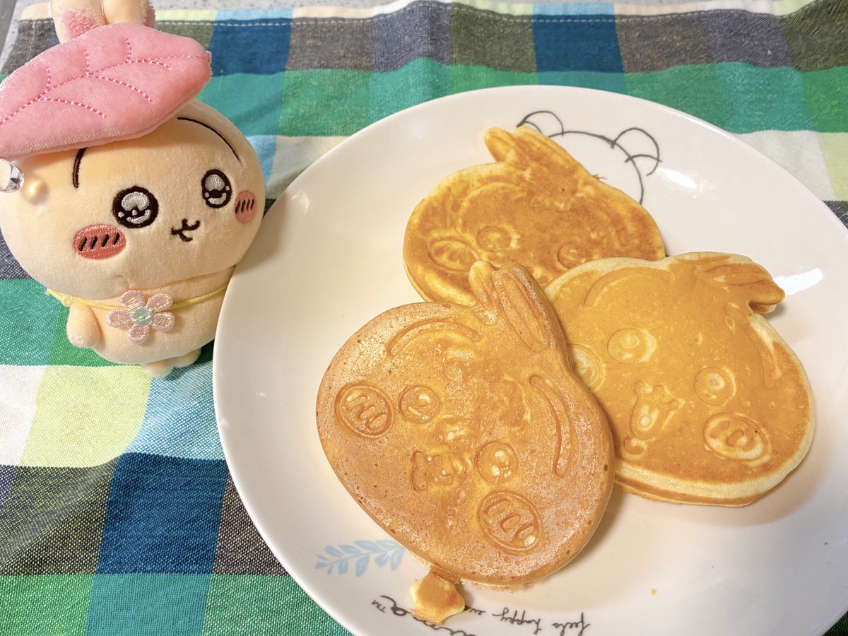 パンケーキ♡うさぎ&ひよこ ホットケーキミックス使って 久しぶりにうさぎのパンケーキ🐰