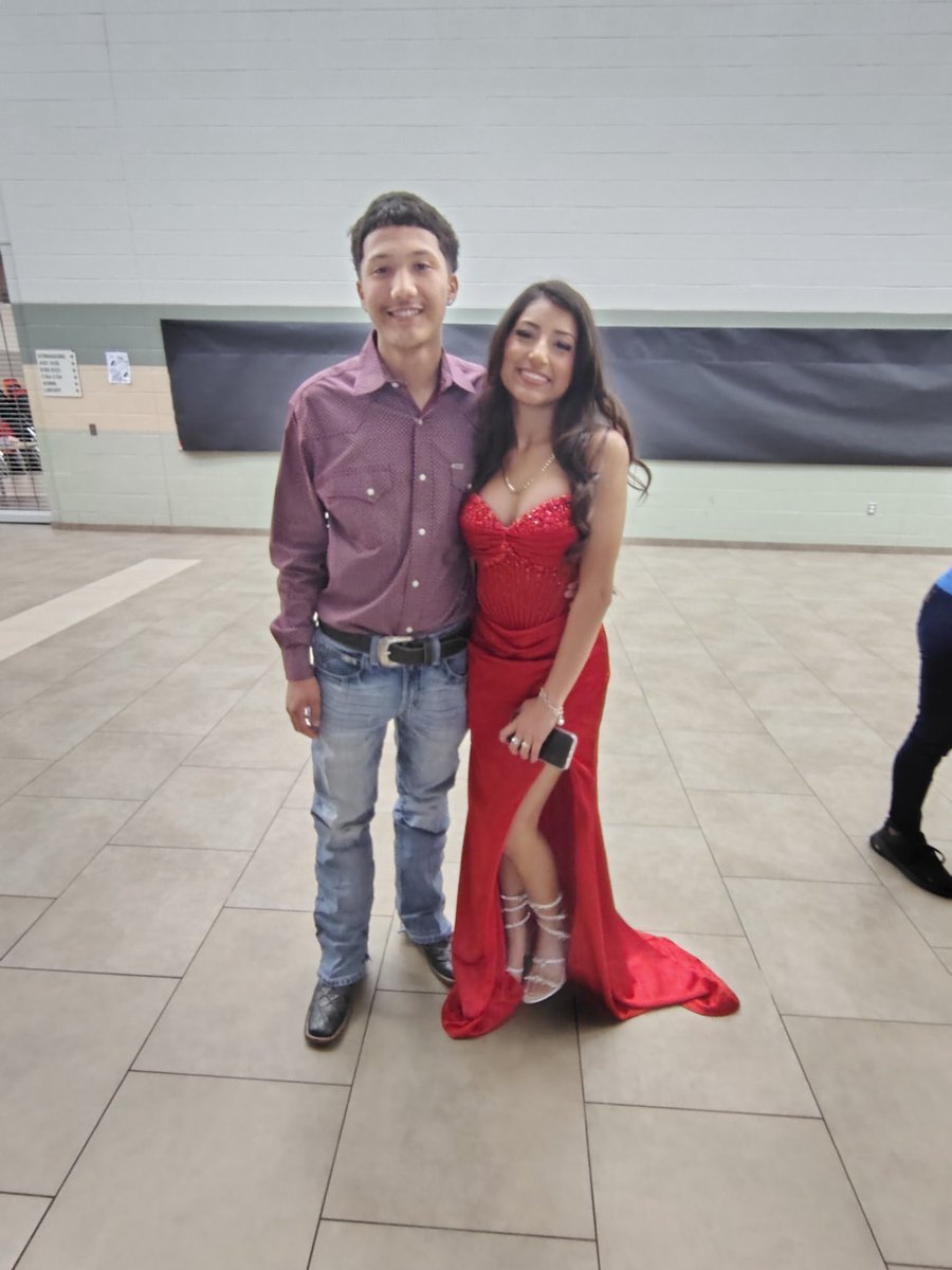 RodeoPalms's tweet photo. 8th grade formal! Everyone looks so nice! https://t.co/CMuOVCayDP