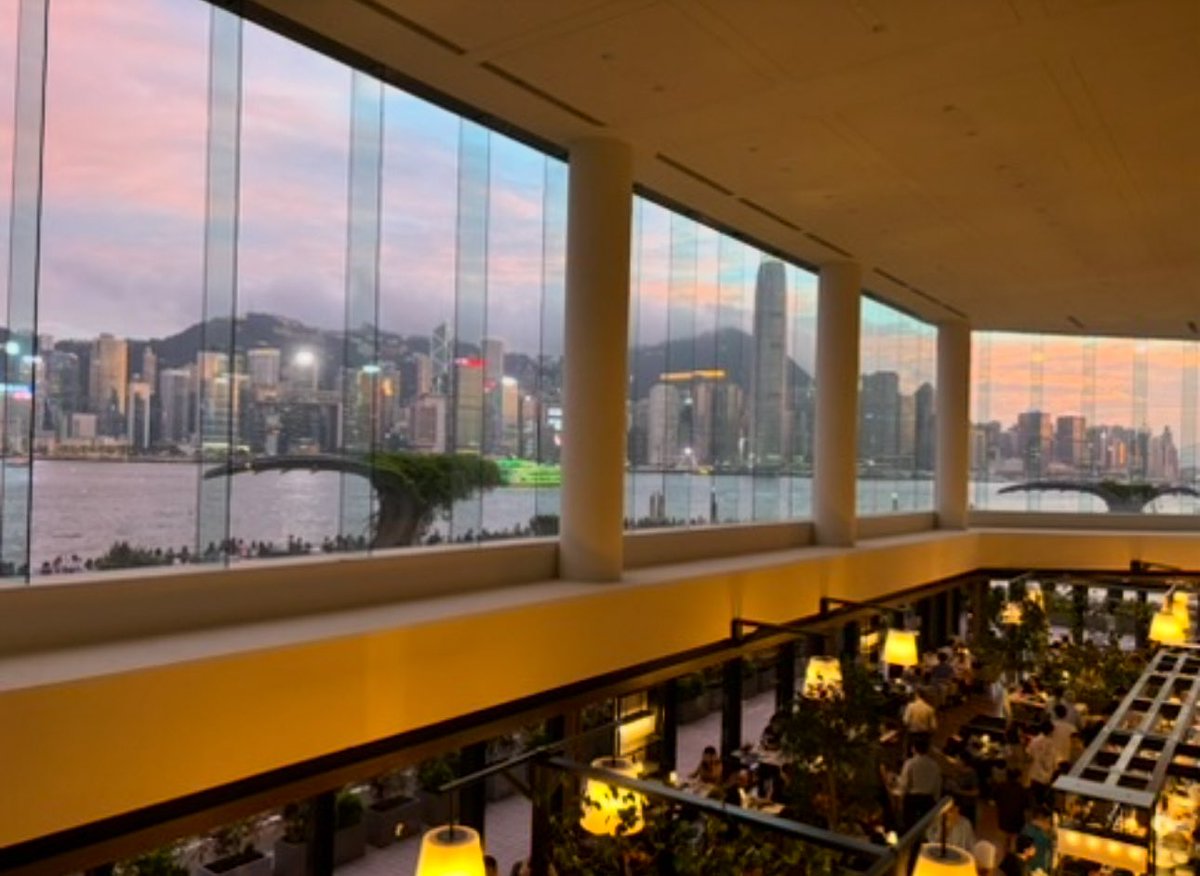 commproperty1's tweet photo. Hong Kong as sunset https://t.co/sBMPhTVWhZ
