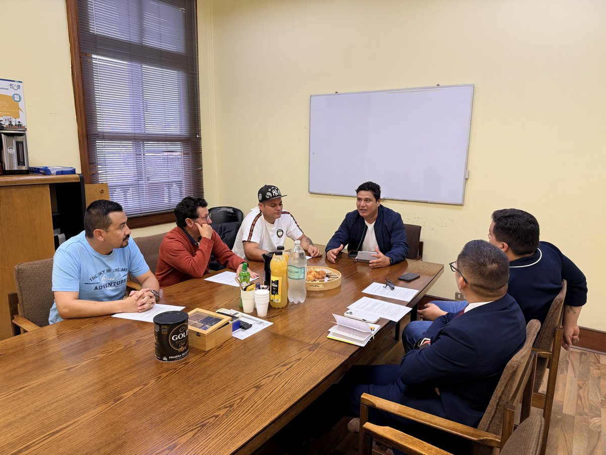 fcabsnt's tweet photo. En estos momentos nos reunimos con el Diputado Sebastián Videla por la inseguridad que vive el transporte a nivel regional por bandas que han retomado los robos de mineral. También modificaciones a la ley de ferrocarriles. #Antofagasta #Calama #Mejillones https://t.co/4bq8Uo1sOc