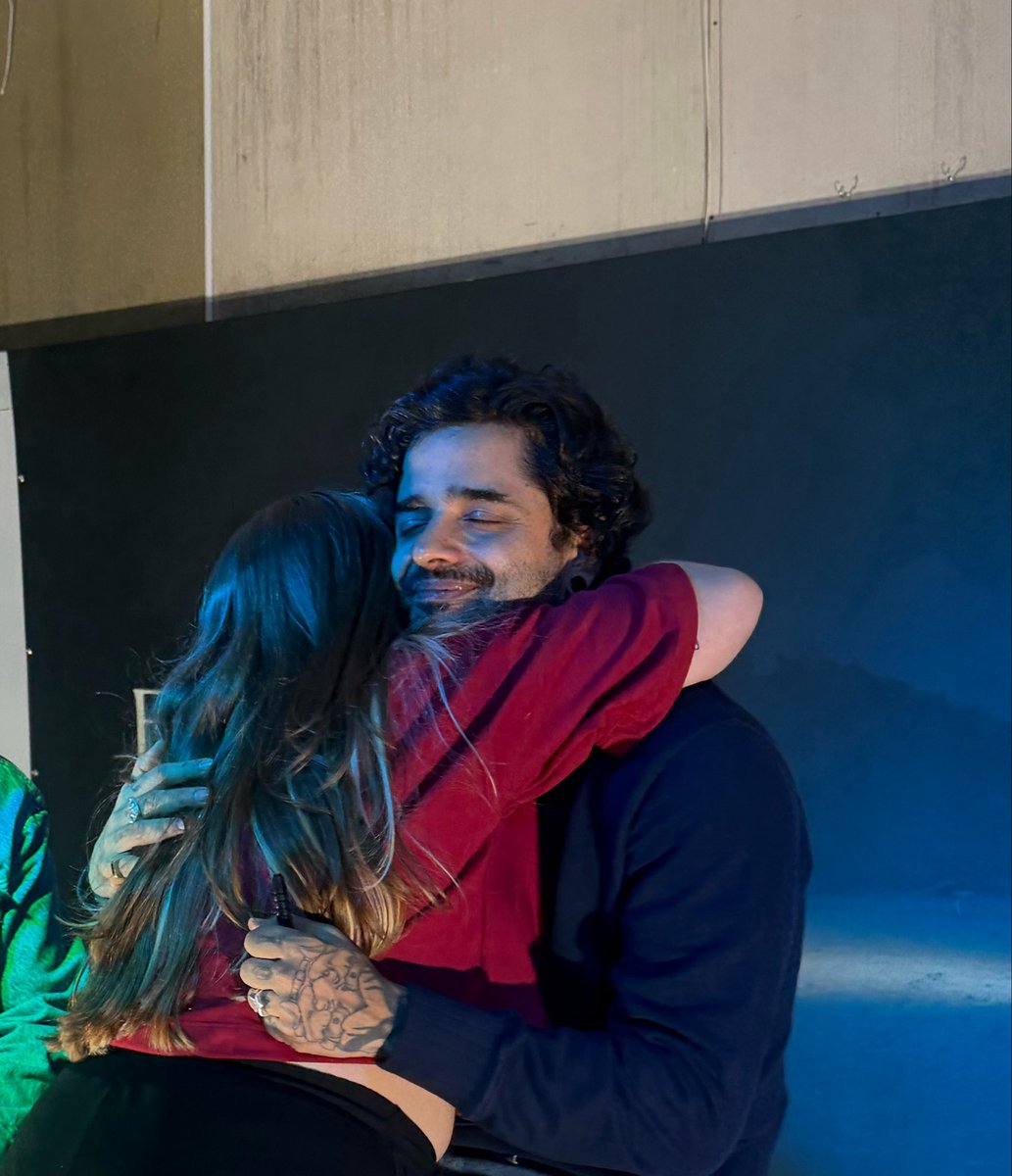 _alannahanna's tweet photo. Realizando tudo aquilo que minha eu adolescente não pode realizar. Eu amo vocês! @fresnorock @lucasfresno @vavofresno @guerrafresno 🖤✨ https://t.co/X6tdiik7Ud