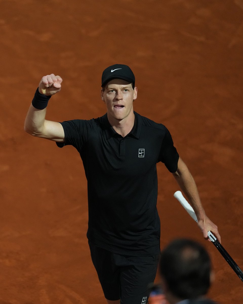 rolandgarros's tweet photo. Daniil Medvedev and Jannik Sinner’s match was suspended due to weather conditions 🌧️

#IBI26 https://t.co/LXswFmIbuu