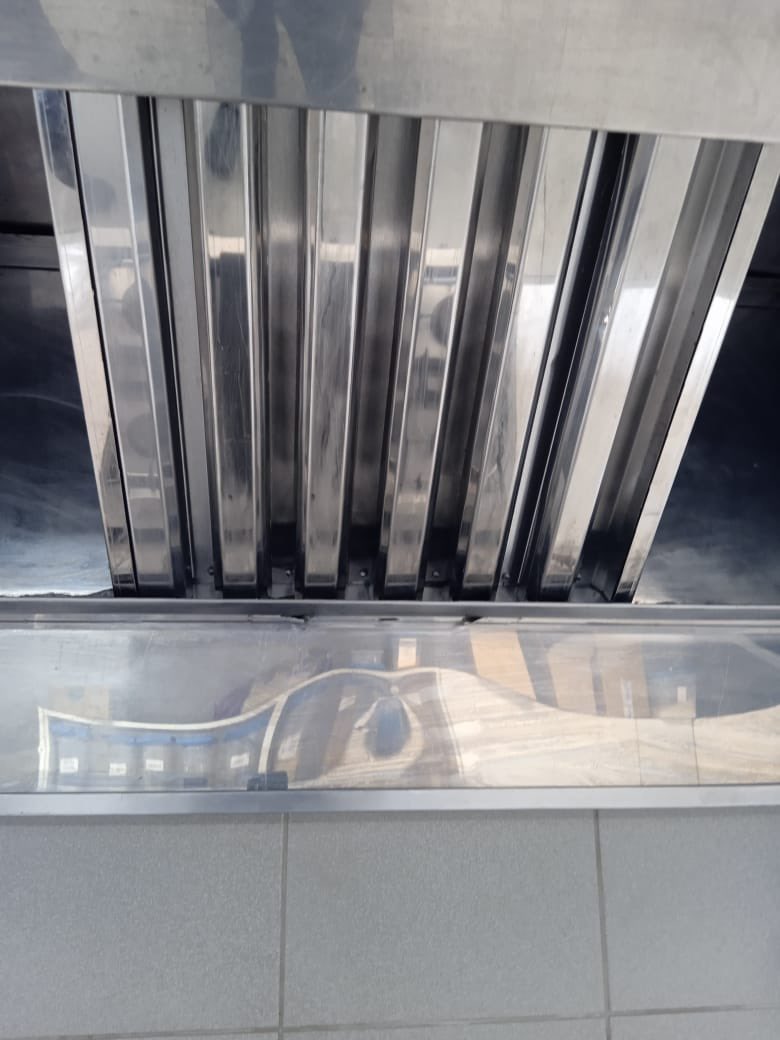 BridgewaySystem's tweet photo. Clean extraction systems are essential for food safety, proper airflow, and fire prevention. 🔥
Trust Bridgeway Systems for meticulous canopy and baffle filter cleaning.

#BridgewaySystems #CanopyCleaning #KitchenExtractionCleaning #CommercialKitchenCleaning #foodsafety #kitchen https://t.co/s5eDkw3XCQ