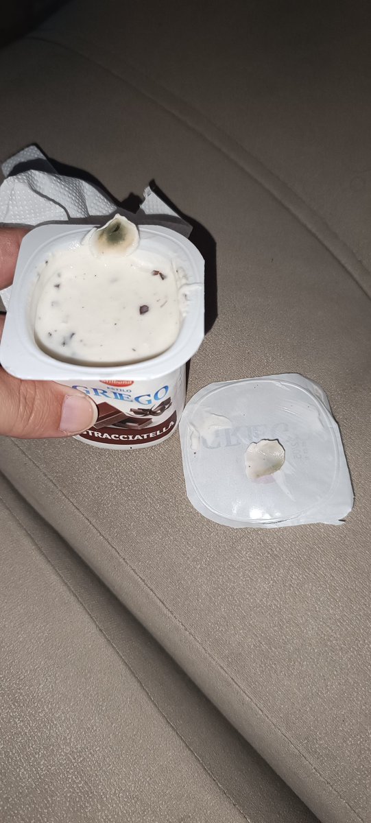8_MariC_8's tweet photo. @lidlespana encontrarme esto nada más abrir el yogur no es muy agradable no? 😨🤢 https://t.co/qWMzUl2tac