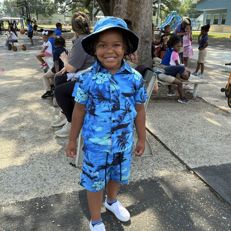 PaePandas's tweet photo. Fun Friday: Wear Summer Attire! https://t.co/tKJGGKUq9l