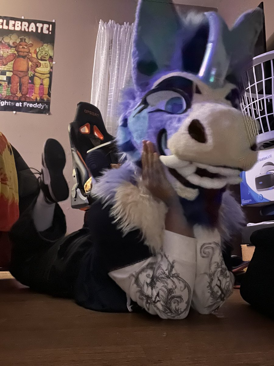 elixircorn's tweet photo. @Nihilusion my head’s neck is form fitting and the neck is fully lined. I can say with certainty that while it makes it more comfortable when tucked into a shirt, when you sweat it REALLY gets in that lined area… it’s absolutely not a must though, if you want the neck lined just say so 😭😭 https://t.co/xzUMvempFo