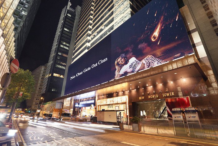 bluejqss's tweet photo. @swtaoty_ Cassie estamoa outdoor pelo mundo com o lançamento do projeto visual "No One Gets Out Clean". https://t.co/XEGQwt1HYG