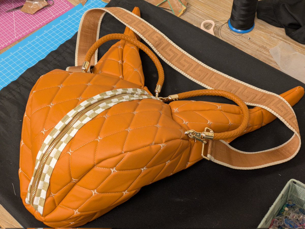 justbadjuju's tweet photo. Time to retire my Ikea bag 😩 https://t.co/ZHtxPv7Kny