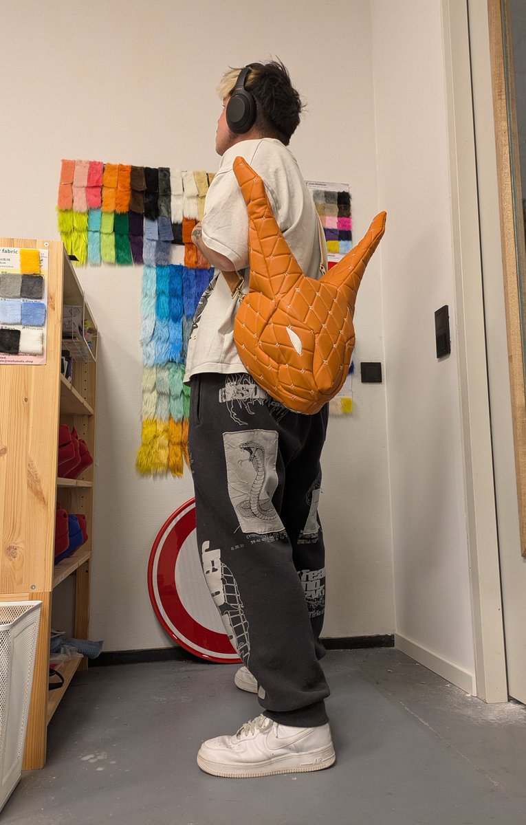 justbadjuju's tweet photo. Time to retire my Ikea bag 😩 https://t.co/ZHtxPv7Kny
