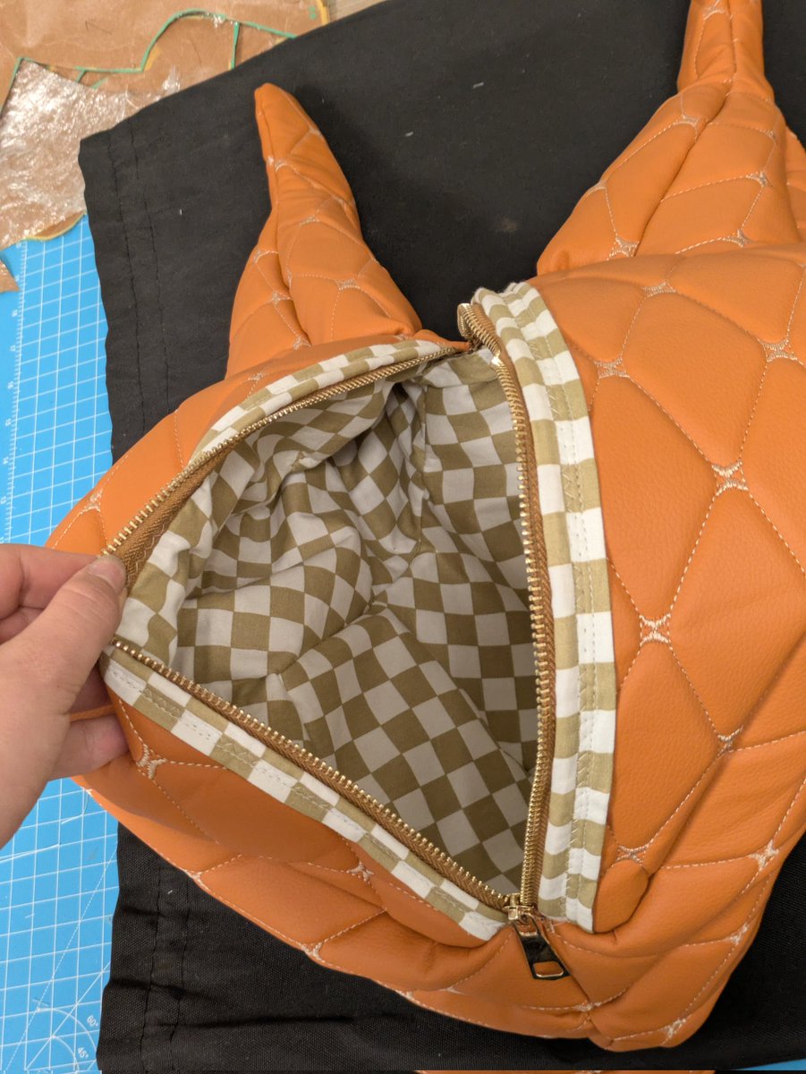 justbadjuju's tweet photo. Time to retire my Ikea bag 😩 https://t.co/ZHtxPv7Kny