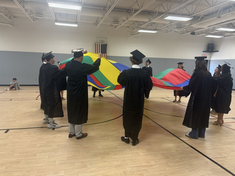 ClintonCity_CCS's tweet photo. South Clinton graduates enjoyed one last parachute experience! https://t.co/UugIp6EUTO