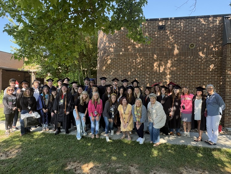 ClintonCity_CCS's tweet photo. South Clinton graduates enjoyed one last parachute experience! https://t.co/UugIp6EUTO