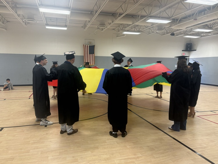ClintonCity_CCS's tweet photo. South Clinton graduates enjoyed one last parachute experience! https://t.co/UugIp6EUTO