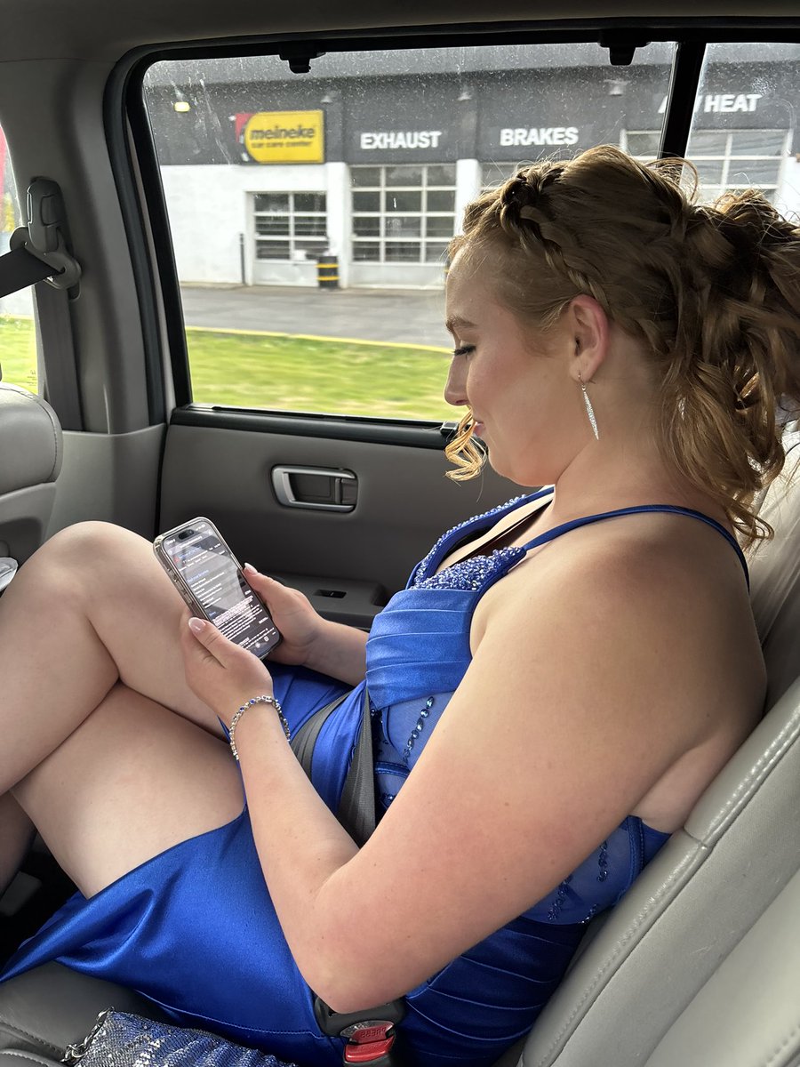 Becca :3 tweet media