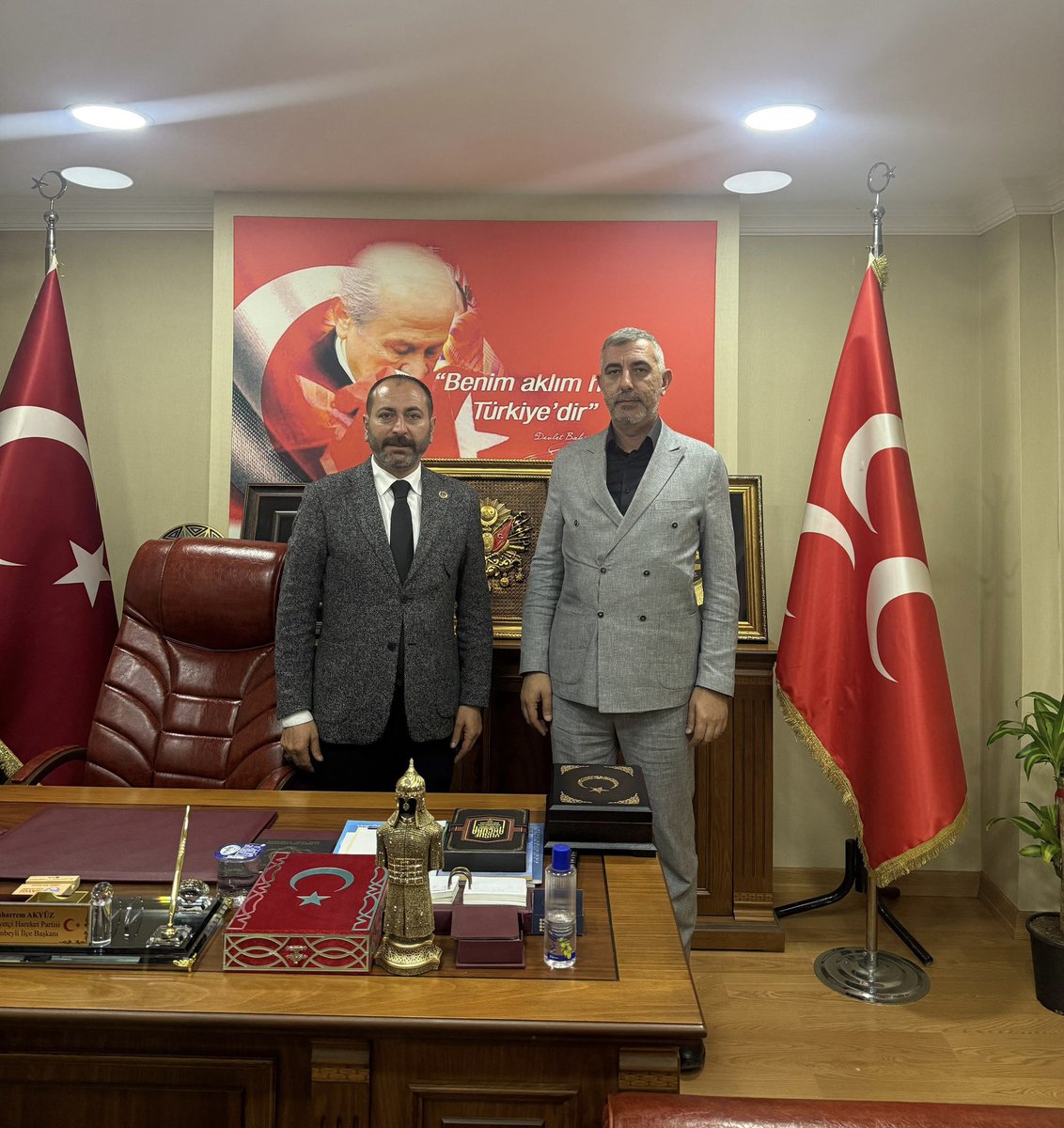 omerlefzan's tweet photo. Milliyetçi Hareket Partisi Sultanbeyli ilçe Başkanlığı görevine atanan kıymetli dostum Muharrem AKYÜZ’ü makamında ziyaret ettim.
Muharrem başkan ve kıymetli yönetimine başarılar diliyorum
@muharremakyuz69 https://t.co/InMsz8eDVc