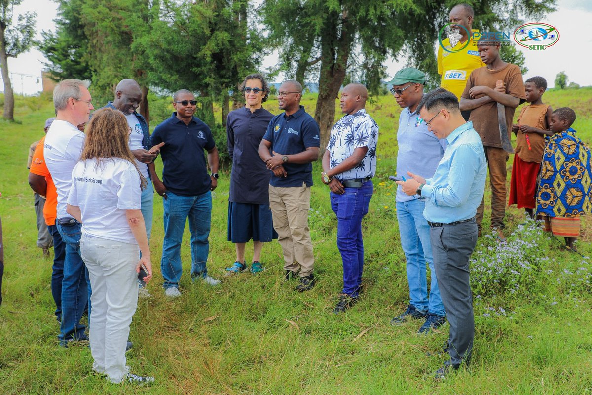 seticburundi's tweet photo. #SETIC 2/3 Le numérique est un levier puissant pour l'avenir de la jeunesse. Une bonne connexion Internet constitue un véritable outil de développement personnel, éducatif&professionnel, indique Michel Rogy. @BurundiGov @FinancesBdi @Banquemondiale https://t.co/NPBHagNCFY