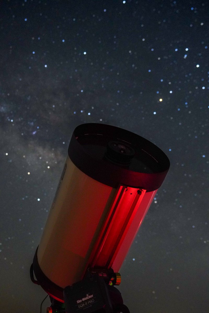 Rabeea's tweet photo. Light bucket https://t.co/1vBIw8kcQh