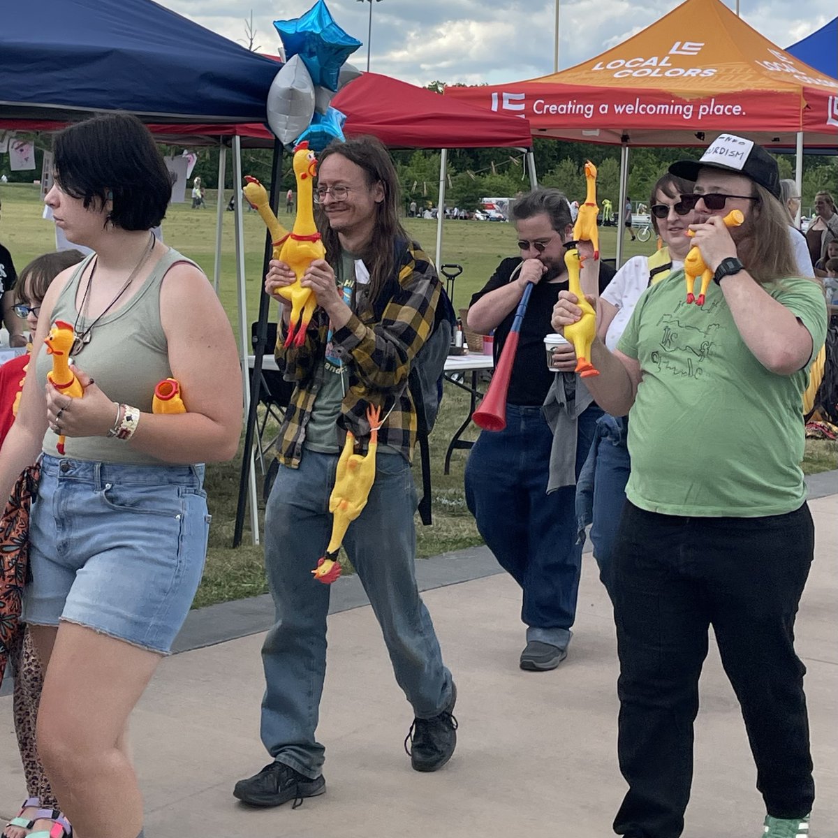 CommunityHS's tweet photo. The Daisy Art Parade was a wonderful time. We'd like give a big shout out to our own Brian Counihan and the work he puts in to making this fabulous day happen every year.  We also loved seeing many members of our CHS community out and about participating in a variety of ways. 🐤 https://t.co/2molcxQv1d