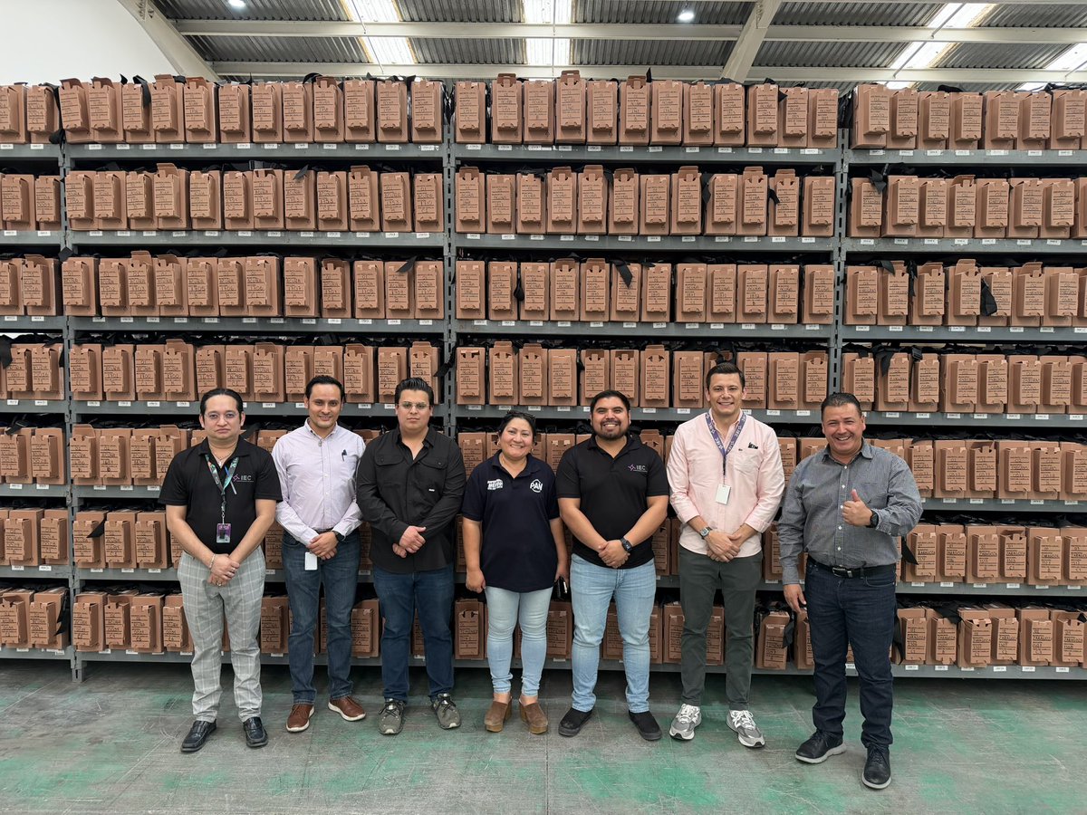 OscarDanieliec6's tweet photo. Ante la presencia de las representaciones partidistas asistimos a la apertura de la bodega del @IEC_Coahuila para continuar con las actividades previas del conteo y sellado de boletas electorales que se utilizarán en la modalidad de voto convencional. https://t.co/qSYieeZy3u