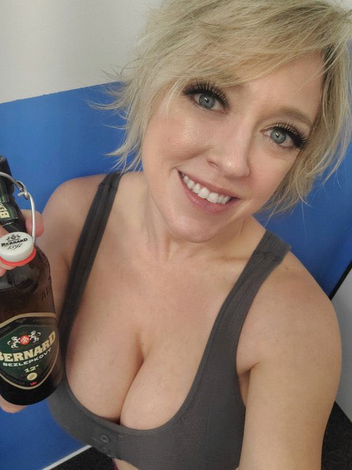 shellydollsx's tweet photo. @CappatoSimo Who loves beer https://t.co/rVyf5V6GG4