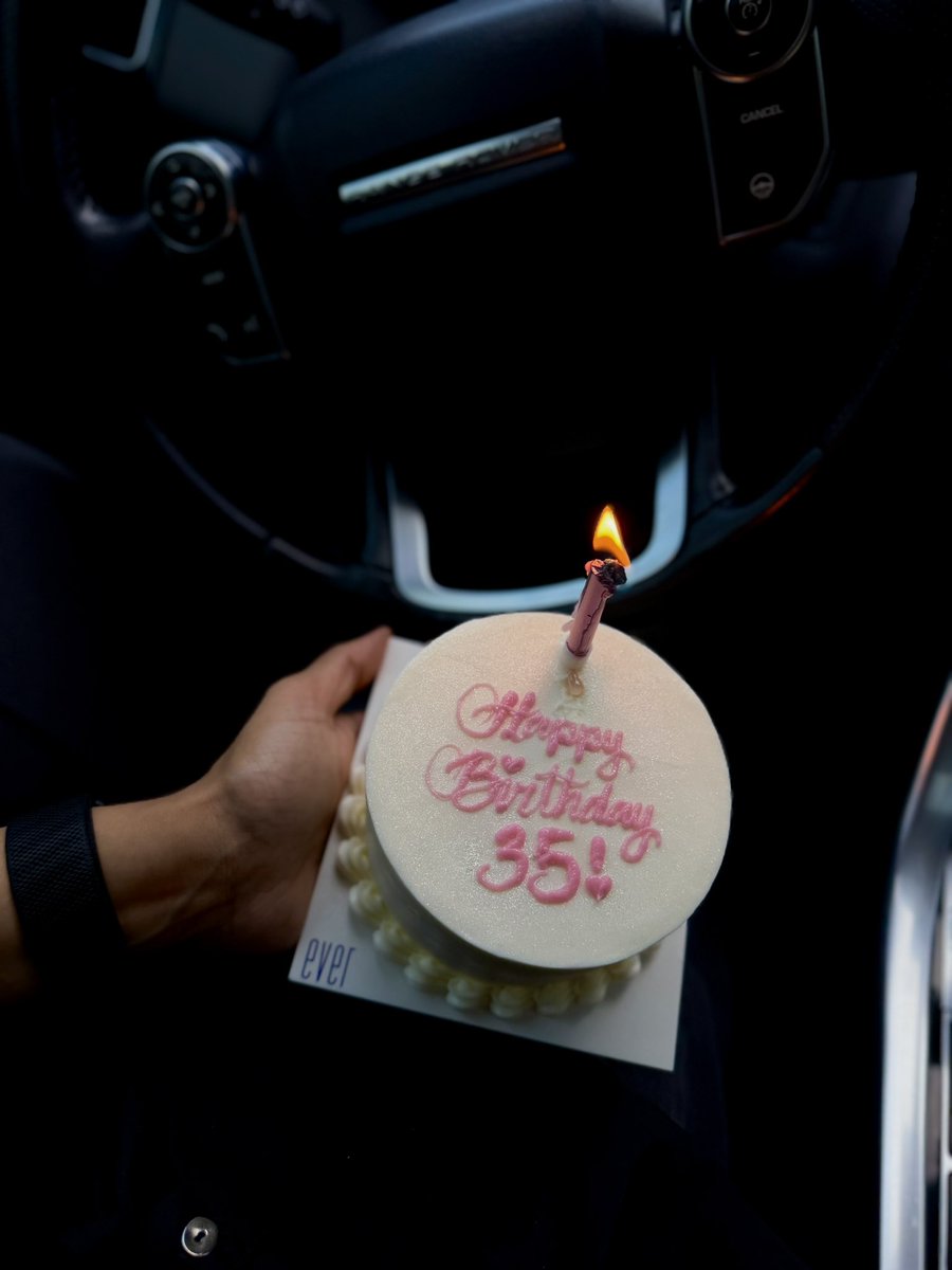 Fatma_BA's tweet photo. Looks like 25 🙈 https://t.co/FPxpTdVkIN
