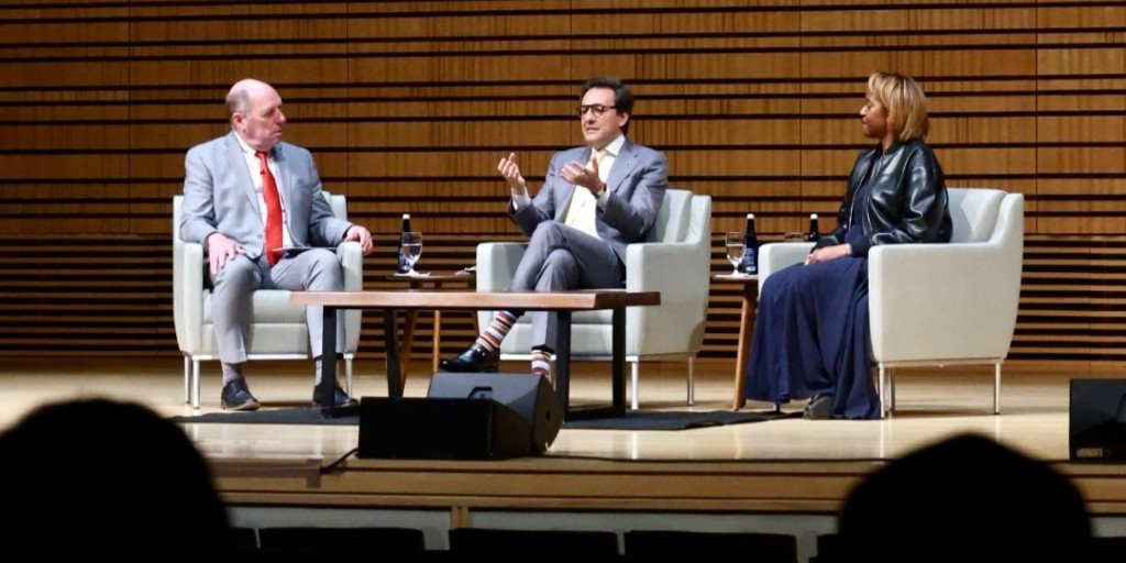 rpi's tweet photo. Today’s Colloquy featured two leaders at the forefront of science and health care: Dr. Darío Gil and Christine Ann Miller ’97. Both shared expert insights on their respective fields — and the personal experiences and formative moments behind their impressive careers. https://t.co/Osi4gF4oyV