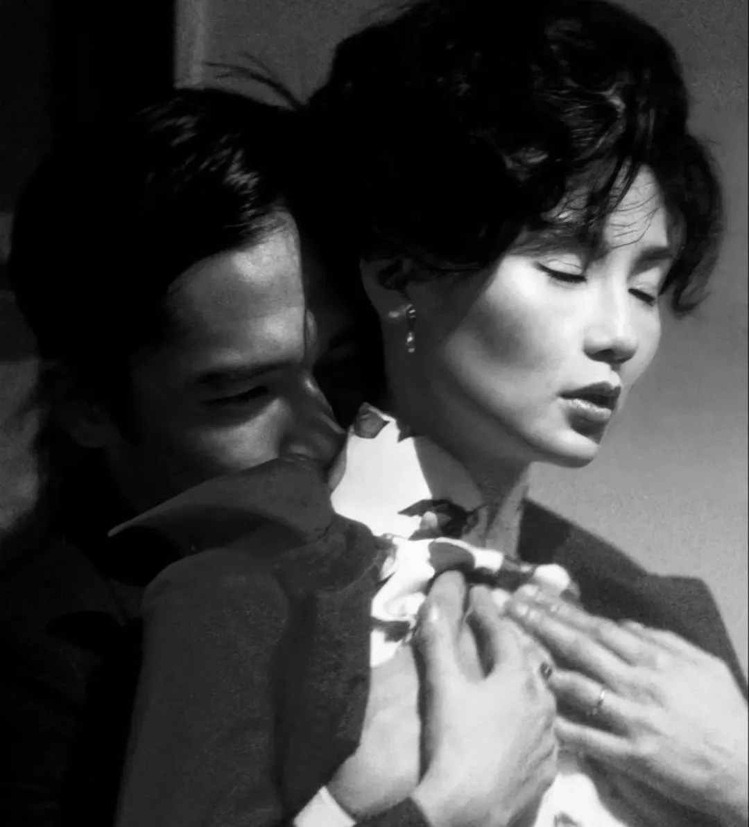 remnantsofpast's tweet photo. Deleted shots of Tony Leung Chiu-wai & Maggie Cheung from In the Mood for Love, 2000