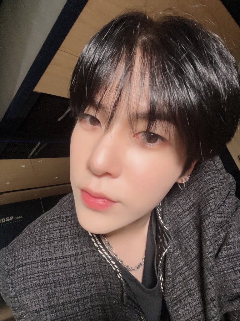 tinyjjunh's tweet photo. ya no me alcanzan ni las palabras, feliz cumpleaños, te amo de la misma manera que el primer día junhyuk https://t.co/e444acNwfk