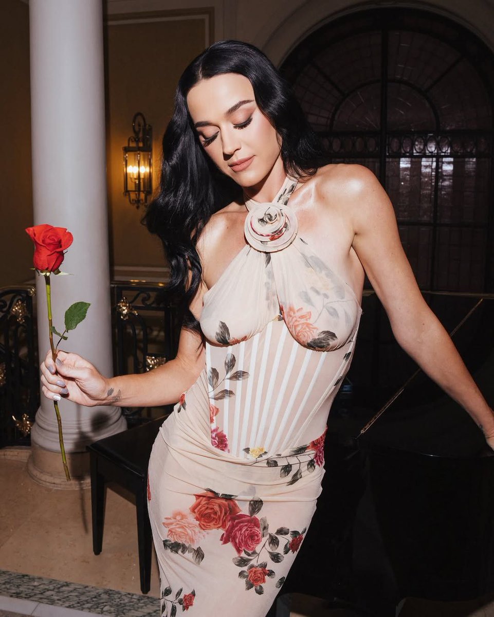 KATY PERRY STATS tweet media