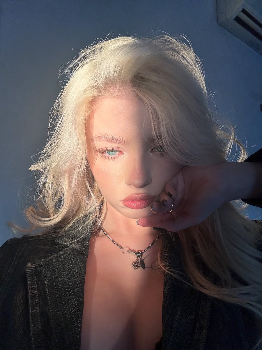 Zᥲᥡᥲ H᥆ᥕᥣᥱtt tweet media