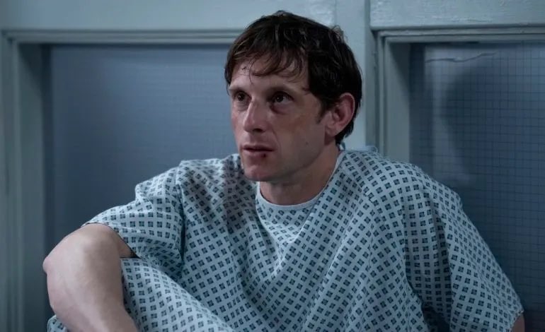 redwardco's tweet photo. Qué PEDAZO de actuación dieron estos dos en el último capítulo de #Halfman Aunque la serie me parece una joya, detesto a Niall (Jamie Bell) me parece tan débil y tan tóxico como el propio Ruben. Dan ganas de darle una bofetada por cada decisión miserable que toma. https://t.co/04ouHb1kqw