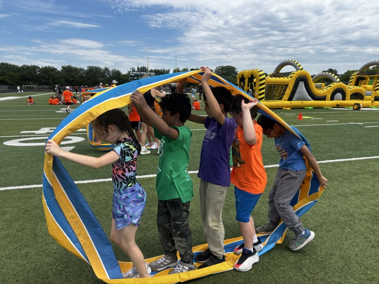 RuckerRocks's tweet photo. Field Day Fun! #RuckerRocks https://t.co/NR2p6Gc01X
