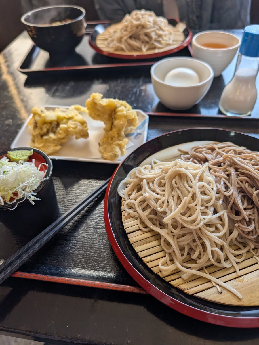 kirryF's tweet photo. 遅ればせながらの母の日ギフトを届けに弾丸帰省。朝からそばを食す https://t.co/WOUISOZaTL