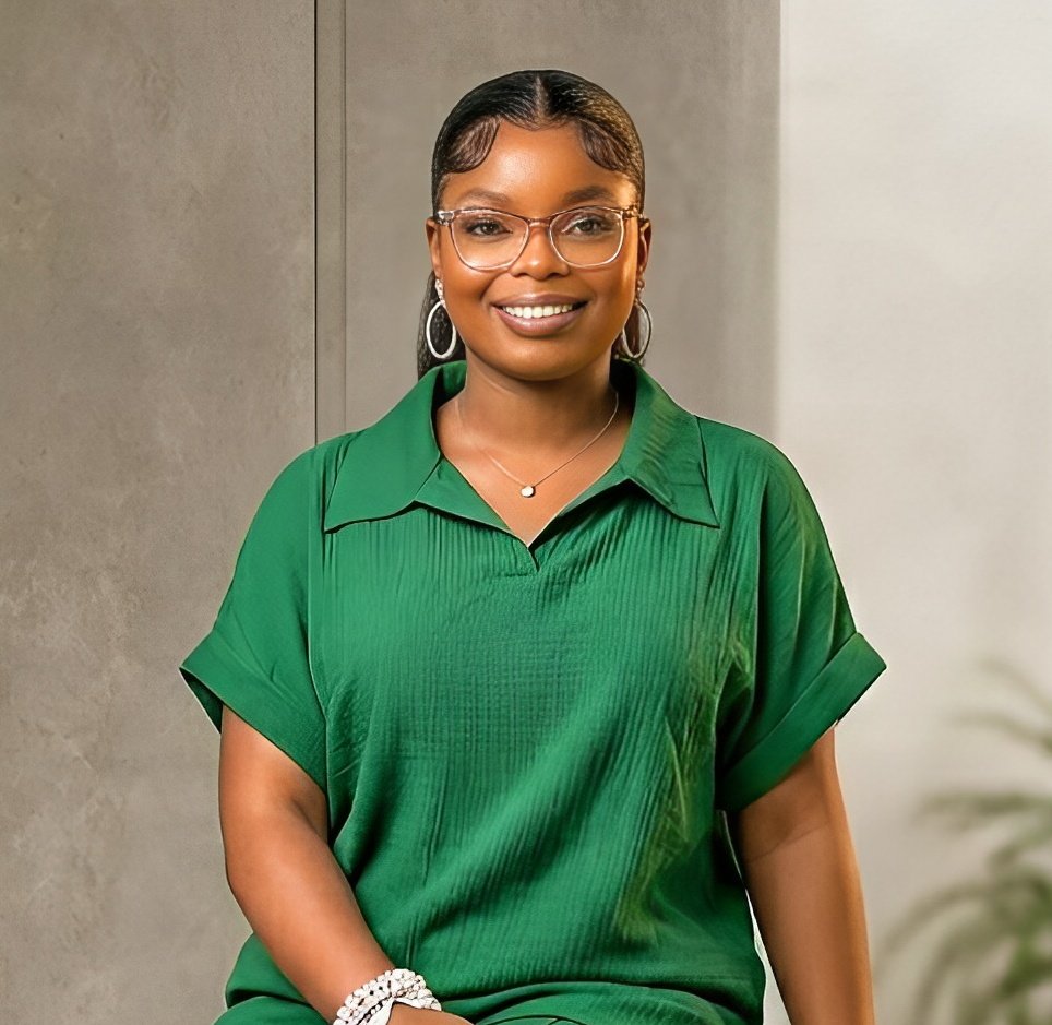 Vera Oseighe Ogbebor || Graphic Designer tweet media
