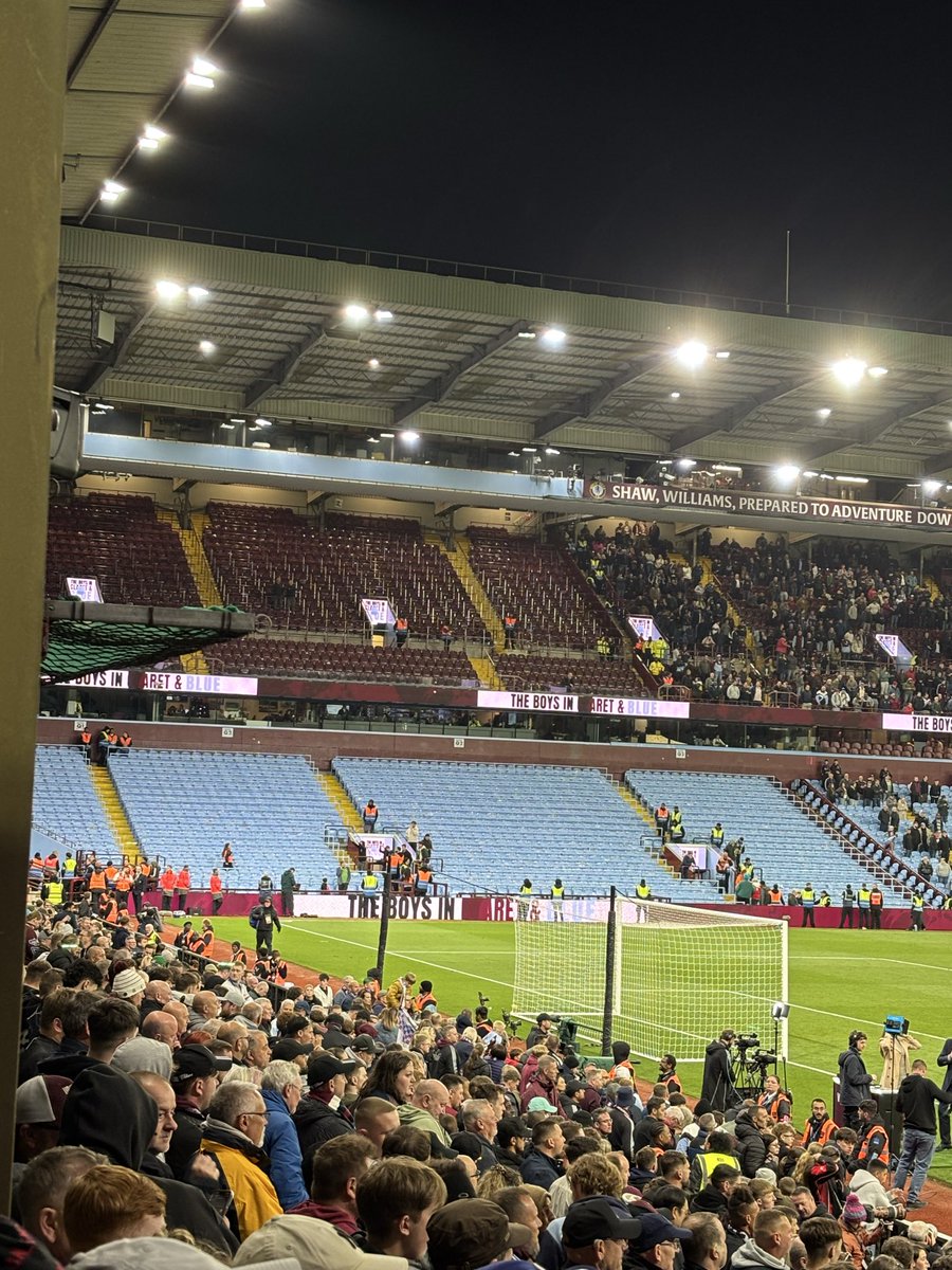 alzUTV's tweet photo. What’s the rush lads? Only live round the corner🤣🤣 #avfc #lfc https://t.co/JD5kMsVBgZ